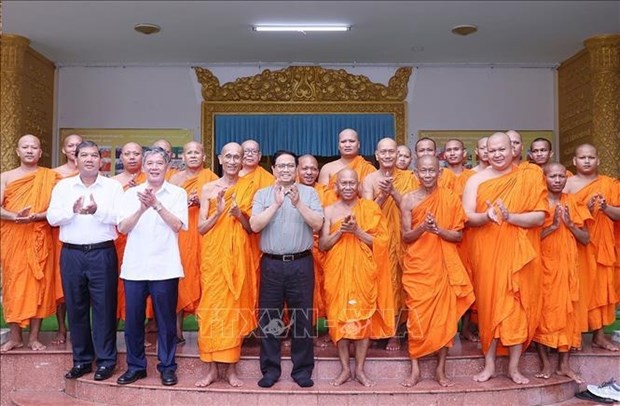 Le Premier ministre Pham Minh Chinh visite le 15 octobre l'Association de solidarité des moines patriotiques de Tra Vinh à la pagode Kom Pong de la ville de Tra Vinh. Photo : VNA