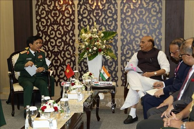 Le ministre vietnamien de la Défense, le général, Phan Van Giang (à gauche) et le ministre indien de la Défense Shri Rajnath Singh. Photo : VNA.