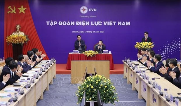Le Premier ministre Pham Minh Chinh travaille avec le groupe Electricité du Vietnam. Photo : VNA.