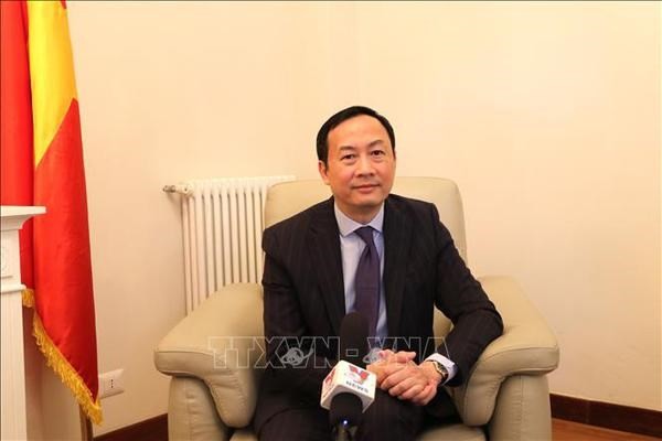 L'ambassadeur du Vietnam en Italie, Duong Hai Hung, simultanément à Malte. Photo : VNA