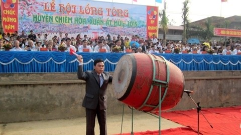Ouverture de la fête de descente au champ ou «lông tông», le 26 février dans la province de Tuyên Quang. Photo: VNA. 