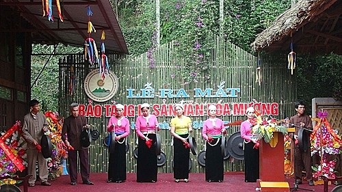 La cérémonie d’inauguration du musée privé consacré au patrimoine culturel de l’ethnie Muong. Photo: dantocmiennui.vn.