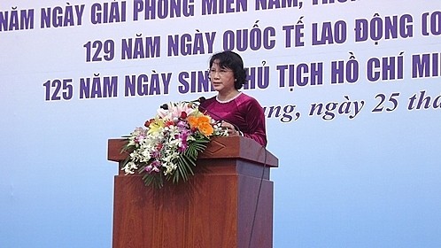 La vice-présidente de l’AN, Nguyên Thi Kim Ngân, à la cérémonie pour commémorer le 40ème anniversaire de la libération de la province de Tiên Giang. Photo: VOV.