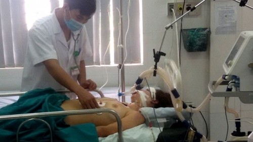 Grâce aux traitements médicaux d'urgence effectués par les médecins vietnamiens, la santé de Susan Leslie est peu à peu améliorée. Photo: NDEL.