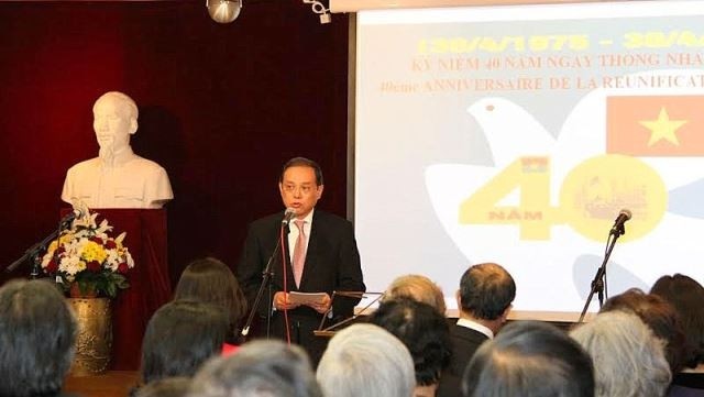 L’ambassadeur du Vietnam en France, Nguyên Ngoc Son, a passé en revue les pages glorieuses de l’histoire nationale. Photo: NDEL.