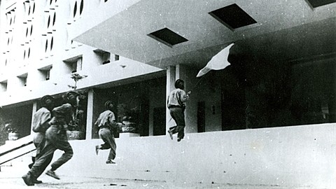 La victoire de 1975 constitue une leçon historique - la victoire des va-nu-pieds contre un empire le plus moderne du monde à l’époque. Photo: Hua Kiêm/VNA/CVN.