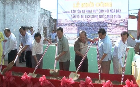 Mise en chantier de l’ouvrage du marché flottant Nga Bay à Hâu Giang. Photo: VOV.