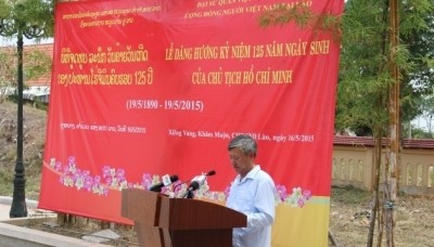 L’ambassadeur du Vietnam au Laos, Nguyên Manh Hùng, présente son discours. Photo: Toàn Thang/NDEL.