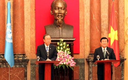 Le Président Truong Tân Sang (à droite) et le secrétaire général de l’ONU, Ban Ki-moon (à gauche). Photo: VOV.