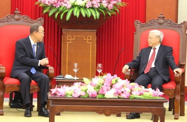 Le Secrétaire général du PCV, Nguyên Phu Trong (à droite), s'entretient avec le secrétaire général de l'ONU, Ban Ki-moon. (à gauche). Photo: CPV.