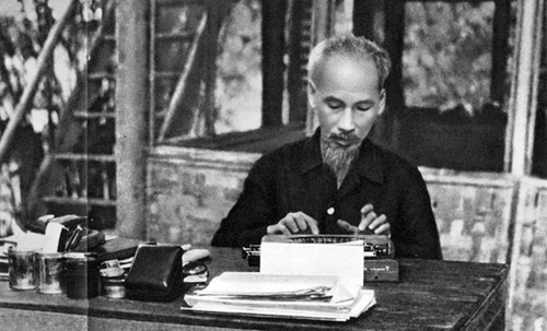 Le Président Hô Chi Minh, Héros de la libération nationale et Homme de culture mondiale. Photo d'archives.