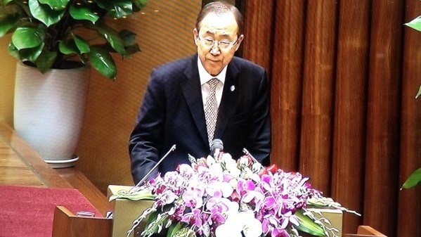 Le secrétaire général de l'ONU, Ban Ki-moon, prononce son discours lors de la 9e session de l'AN vietnamienne. Photo: sggp.org.vn.