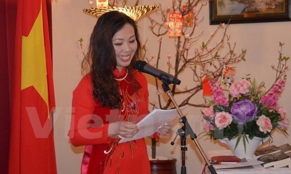 L'auteure Nguyên Dài Trang lors de la présentation de son livre. Photo: VNA.