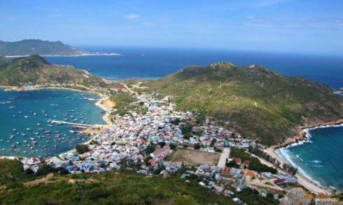 Île de Binh Ba au milieu de la baie de Cam Ranh.