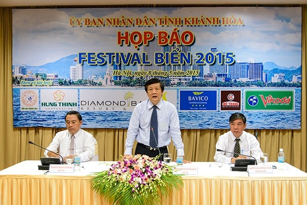 Le Comité populaire de la province de Khanh Hoa annonce le programme d’organisation du Festival de la mer 2015. Photo: DDDN. 