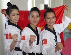 Le trio féminin de taekwondo du Vietnam, Châu Tuyêt Vân, Nguyên Thi Lê Kim et Nguyên Thuy Xuân Linh. Photo: VNA.