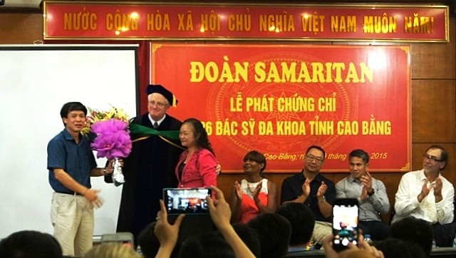 La délégation de médecins américains lors du travail dans la province de Cao Bang. Photo: NDEL.