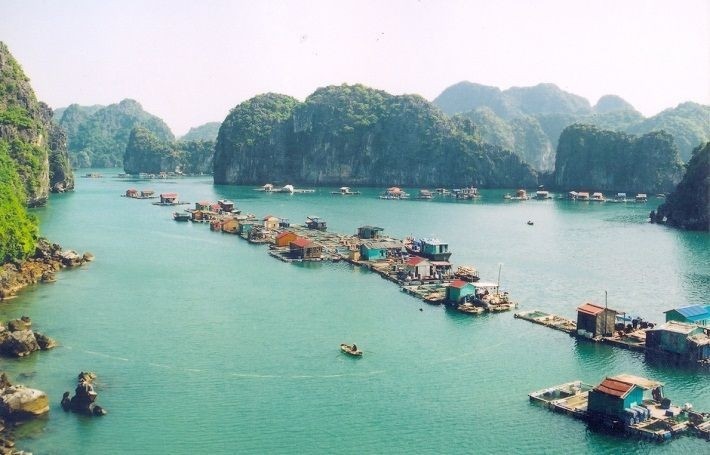 Cua Van, village de pêcheurs de la Baie de Ha Long (province de Quang Ninh, au Nord), est entré dans la liste des onze plus beaux villages du monde.