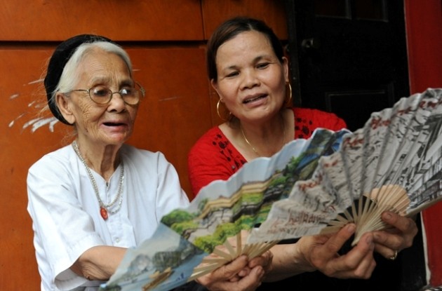 Après une longue période de vicissitude, ce métier traditionnel est encore préservé dans la société moderne. Photo: Trân Hai/NDEL.