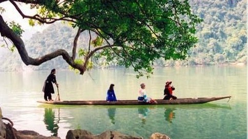 Sur le lac de Pa Khoang. Photo: hotelvietnam.com.vn.