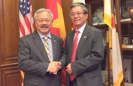 L'ambassadeur du Vietnam aux États-Unis, Pham Quang Vinh (à droite), et le maire de San Francisco, Edwin Lee (à gauche). Photo: VOV.