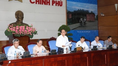Le vice-PM Nguyên Xuân Phuc (debout) prend la parole lors de la réunion du Comité de Pilotage 389. Photo: VGP.