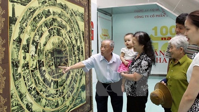 Exposition photographique “Mémoire de Hanoi d’antan”. Photo: VNA. 