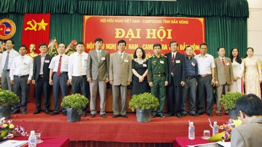 Le nouveau Comité exécutif de l’Association d’Amitié Vietnam - Cambodge de la province de Dak Nông pour le mandat 2015 - 2020. Photo: baodaknong.