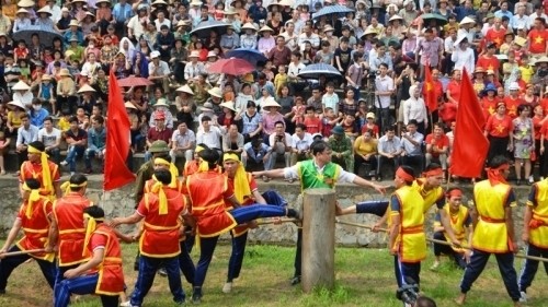Le jeu du tir à la corde se tient à la province de Vinh Phuc (au Nord du Vietnam). Photo: NDEL.