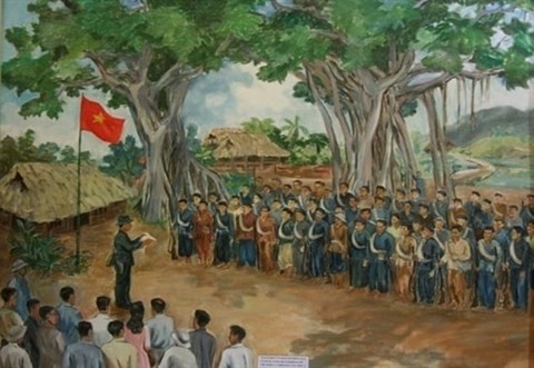 À l'ombre du banian géant de Tân Trào, l'Armée de libération a organisé, le 16 août 1945, une cérémonie militaire en l'honneur du départ au combat. Photo d'archives: VNA.