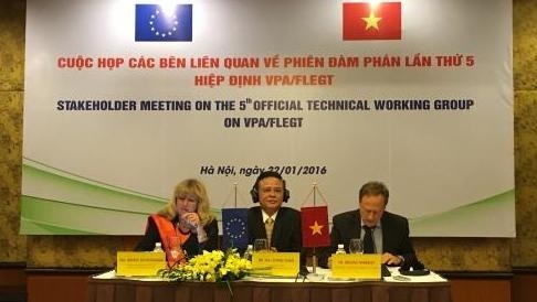 Le 5e cycle de négociations pour l'accord de partenariat volontaire (VPA) sur le FLEGT entre le Vietnam et l’UE. Photo: VOV.