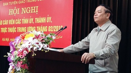 Mai Van Ninh, chef adjoint ​de la Commission de la Propagande et de l'Éducation du CC du PCV, prend la parole lors de la visioconférence. Photo: VOV. 