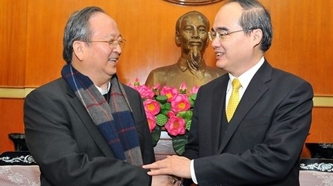 Le Président du CC du FPV, Nguyên Thiên Nhân (à droite), et le président du Conseil épiscopal du Vietnam, Bùi Van Doc. Photo: VGP.