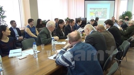 La table ronde sur les résultats du XIIe Congrès du PVC s'est tenue le 25 février, à Moscou. Photo: VNA.