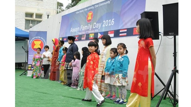 Le défilé de mode pour enfants de l'ASEAN lors de cette Journée à Hongkong (Chine). Photo: VNA.