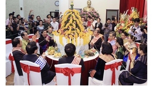 Célébration de la Fête Bunpimay (Nouvel An du Laos), le 8 avril, à Hanoi. Photo: VNA.