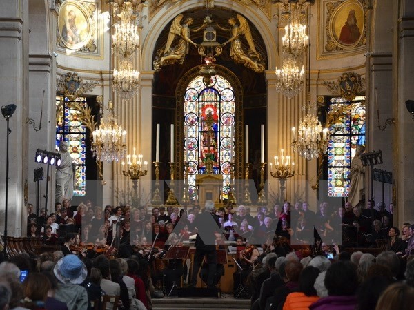 Un concert à l’église Saint-Louis-en-l’Ile, à Paris. Photo: VNA.
