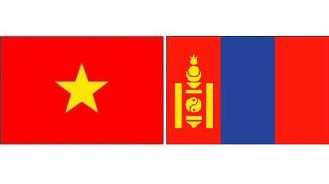Les drapeaux du Vietnam et de la Mongolie. Photo: NDEL.