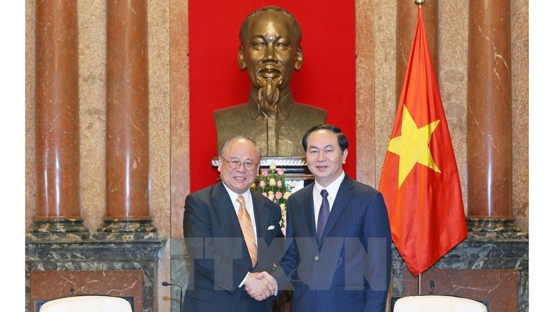 Le Président vietnamien, Trân Dai Quang (à droits), et le conseiller spécial du Groupe parlementaire d’amitié Japon-Vietnam, Tshutumu Takebe. Photo: VNA