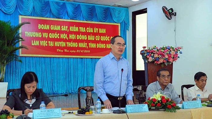 Le Président du Comité central du Front de la Patrie du Vietnam, Nguyên Thiên Nhân, lors de la séance de travail avec le comité électoral de Dông Nai. Photo: VGP