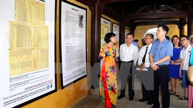 L’exposition sur les "châu ban" de la dynastie des Nguyên à Huê. Photo: VNA.