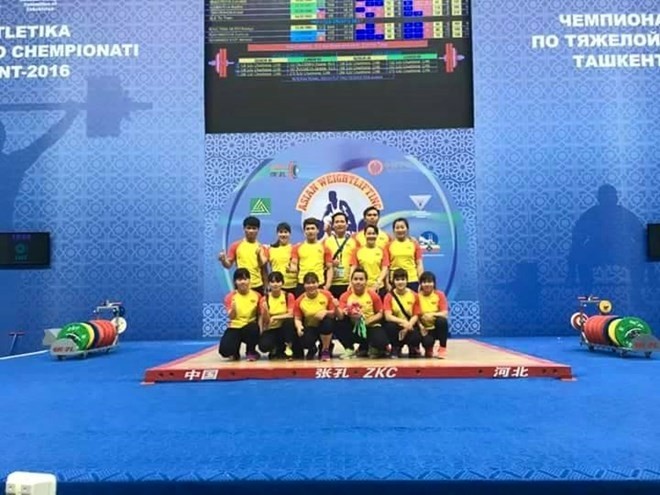 L'équipe féminine du Vietnam aux Championnats d'Asie d'haltérophilie 2016 en Ouzbékistan. Photo: webthethao.vn/VNA.