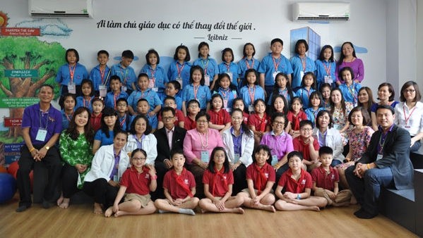 Une photo de souvenir pris à l’école primaire Vinschool. Photo: quehuongonline.vn