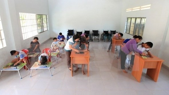Une classe du Centre de Réhabilitation fonctionnelle et de formation professionnelle des victimes de l'agent orange de la province de Tây Ninh. Photo: VNA