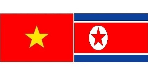 Les drapeaux du Vietnam et de la RPDC. Photo: NDEL.