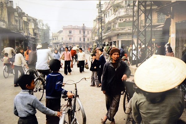 La rue «Duong Thanh» un jour d’hiver en 1984. C’est la rue où résidait Michel Blanchard à l’époque, et dans laquelle il garde beaucoup de souvenirs. Photo: VOV/Michel Blanchard.