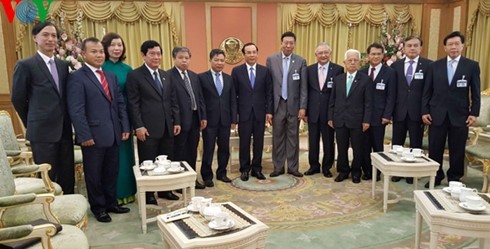Rencontre de la délégation vietnamienne avec le Président de l'Assemblée législative nationale de Thaïlande, Pornpetch Wichitcholchai. Photo: NDEL.