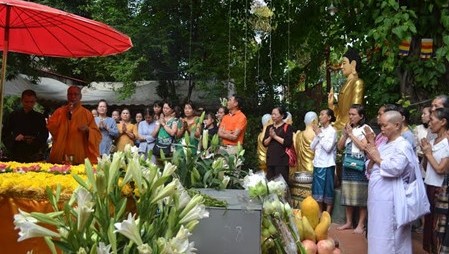 Lors de la cérémonie d’anniversaire de Bouddha au Laos. Photo : VOV.