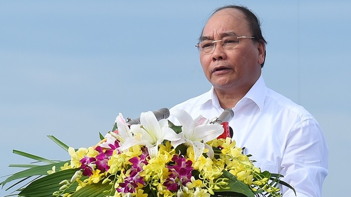 Le PM vietnamien, Nguyên Xuân Phuc, prend la parole lors de la cérémonie en l’honneur de la Semaine sur la mer et les îles vietnamiennes et de la Journée mondiale de l’océan. Photo: VGP.