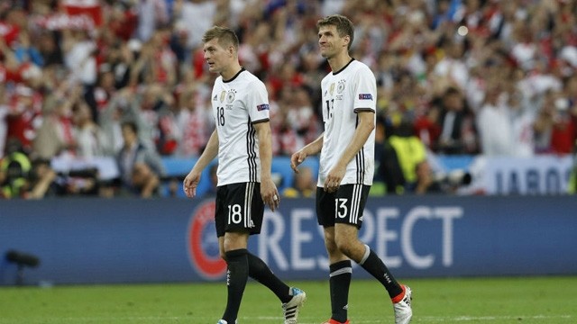 Toni Kroos (18) et Thomas Müller (13) lors de ce match. Photo: Reuters.